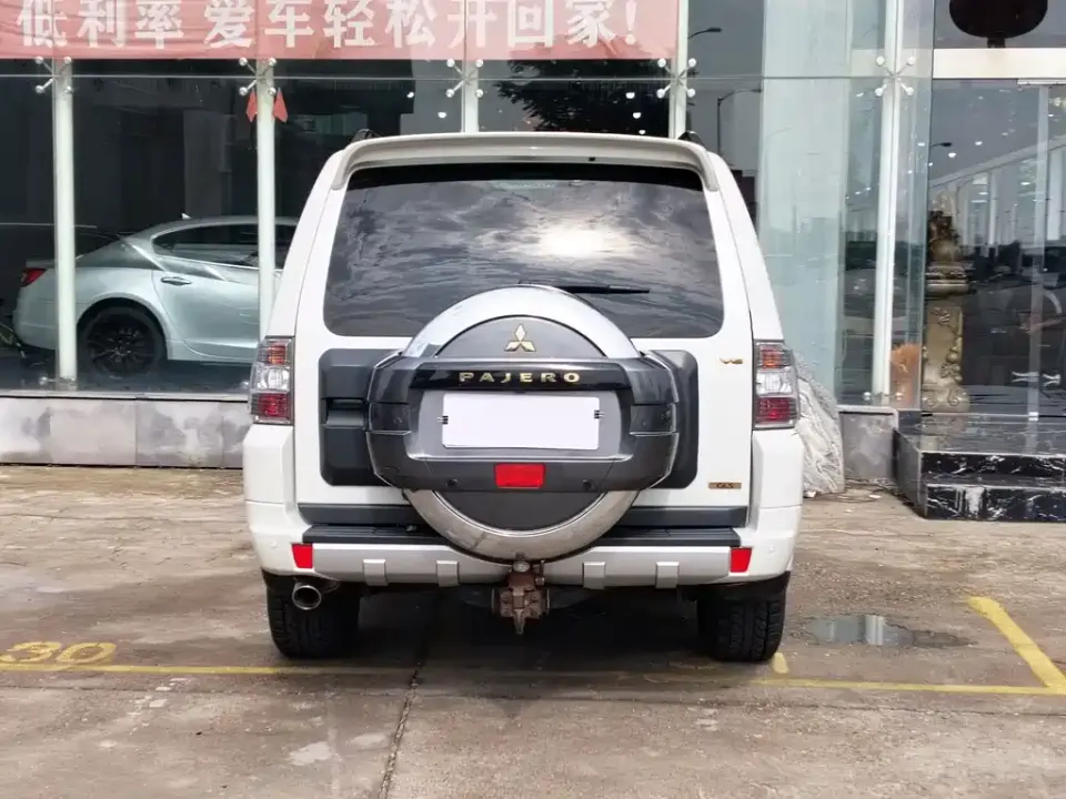 Mitsubishi Pajero (Import)