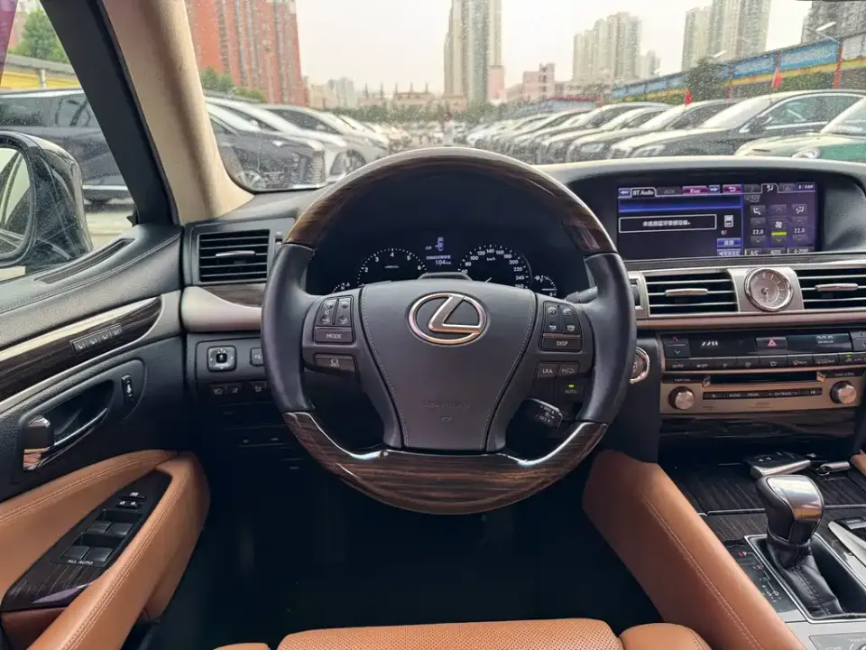 Lexus LS