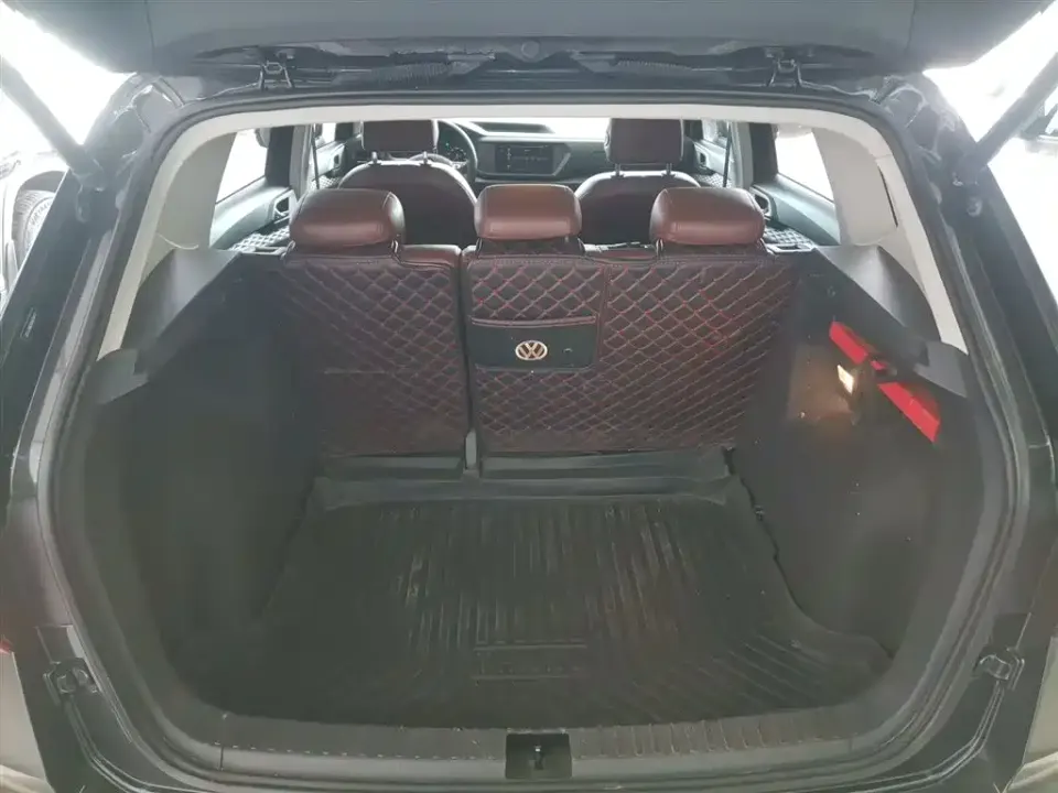 Volkswagen Tharu
