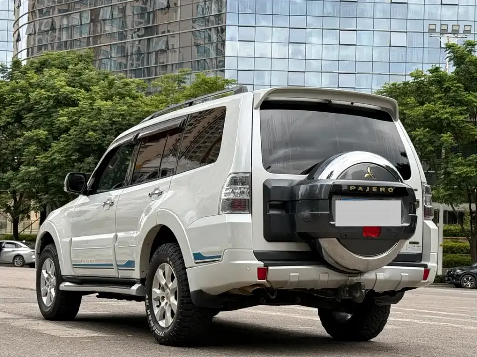 Mitsubishi Pajero (Import)