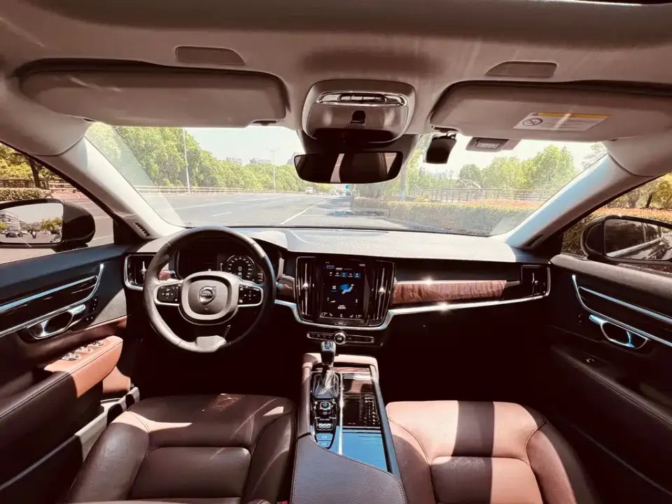 Volvo S90