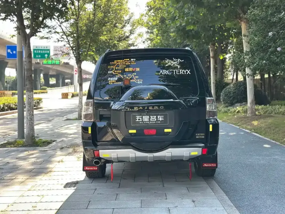 Mitsubishi Pajero (Import)