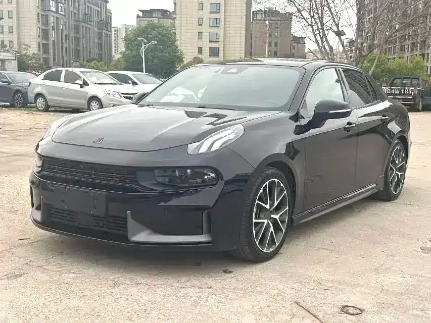 Lynk & Co 03