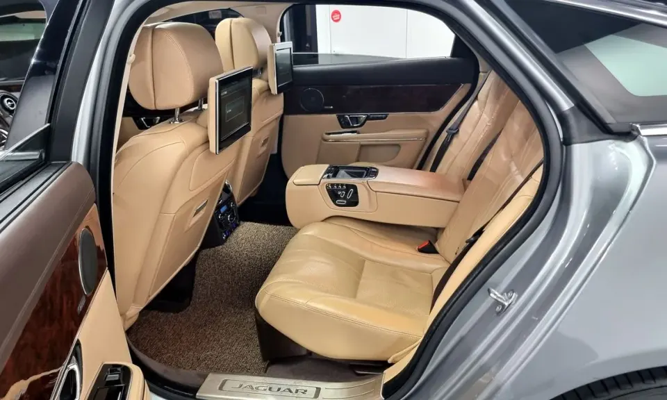 Jaguar XJ