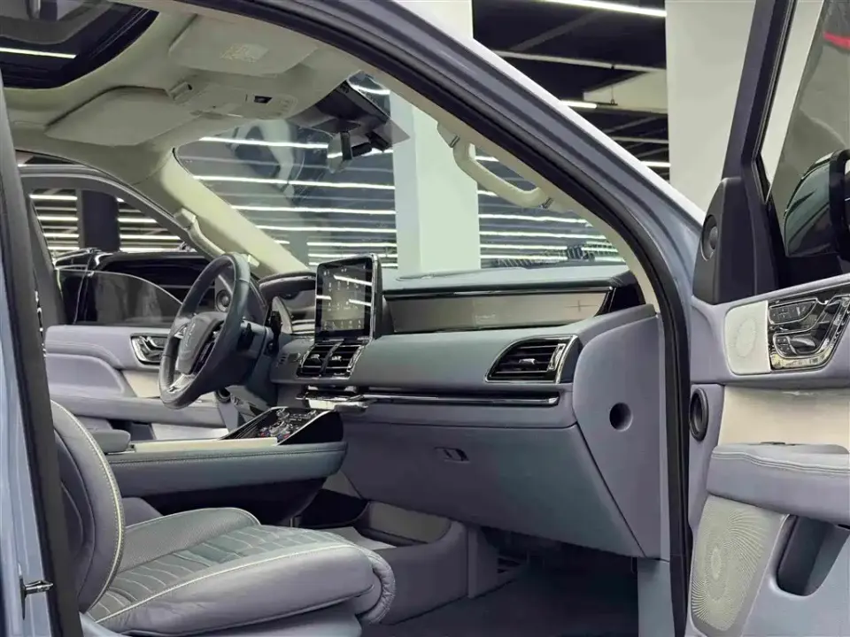 Lincoln Navigator