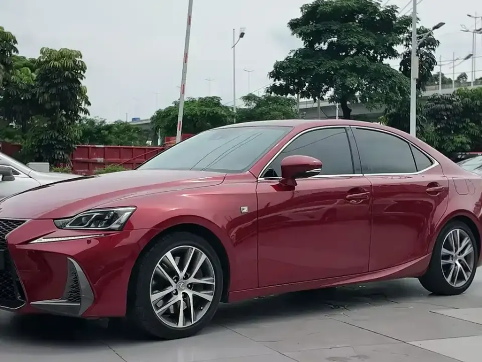 Lexus IS