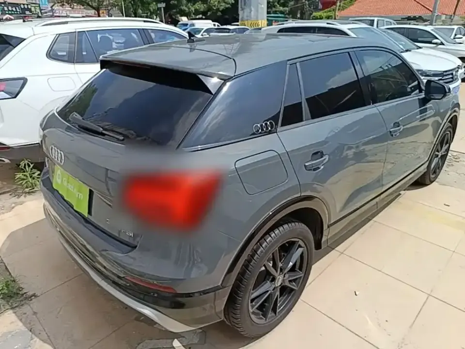 Audi Q2L