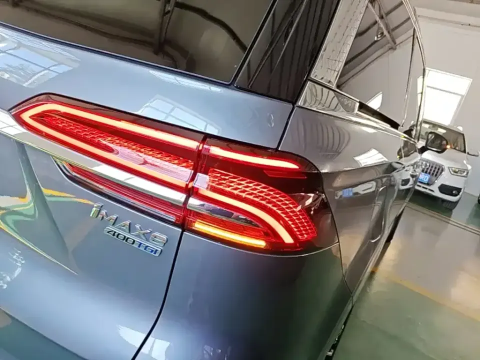 Roewe iMAX8