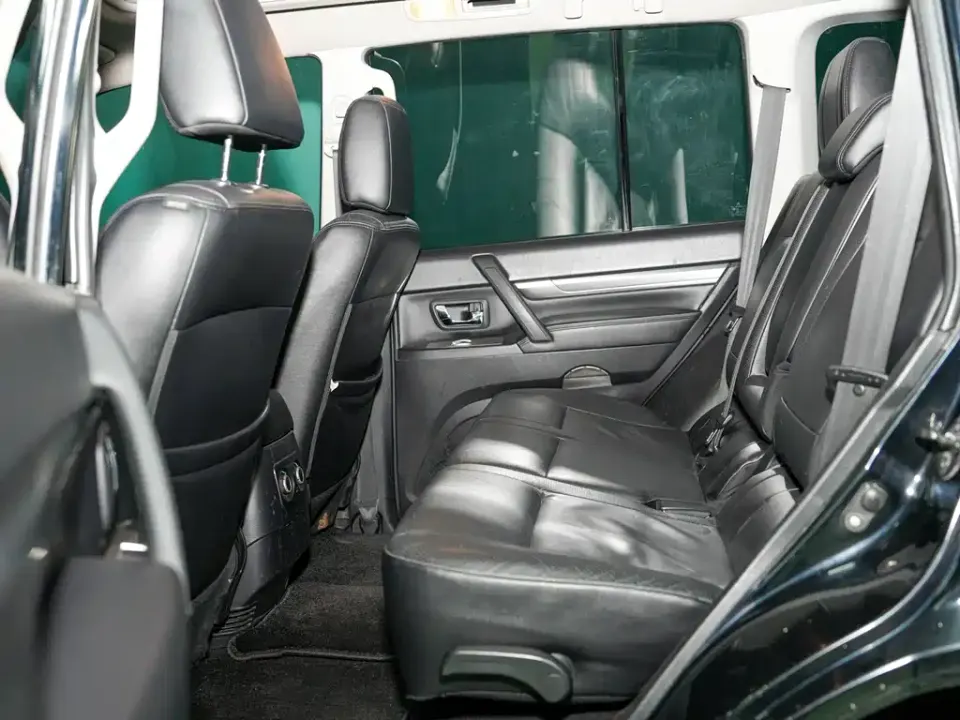 Mitsubishi Pajero (Import)