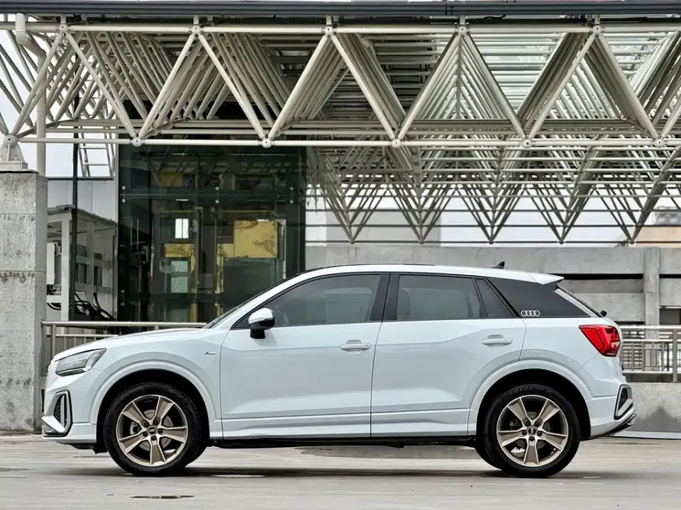 Audi Q2L