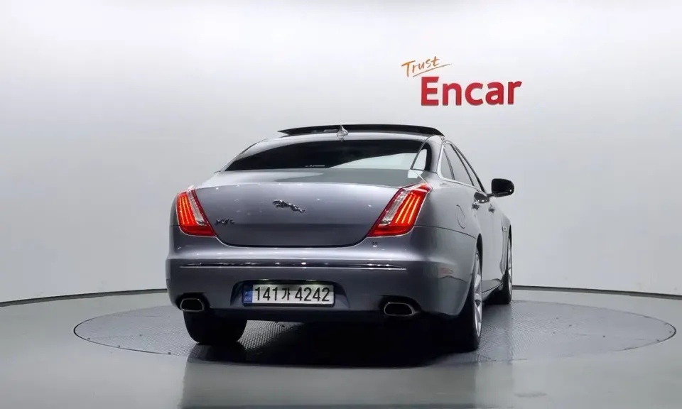 Jaguar XJ