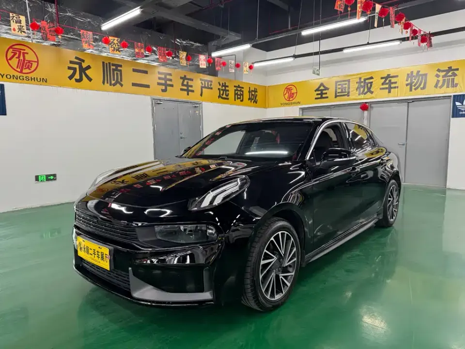 Lynk & Co 03