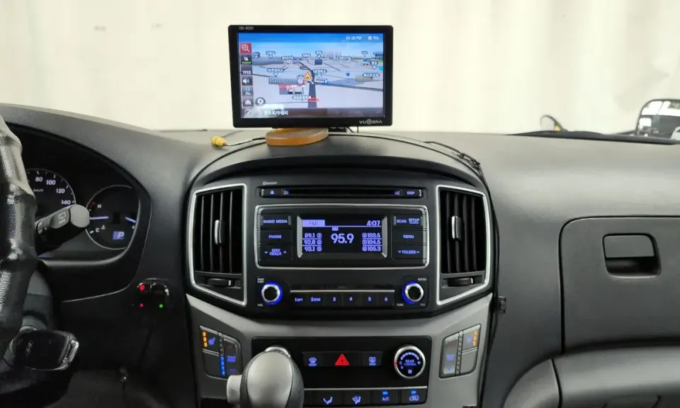 Hyundai Starex