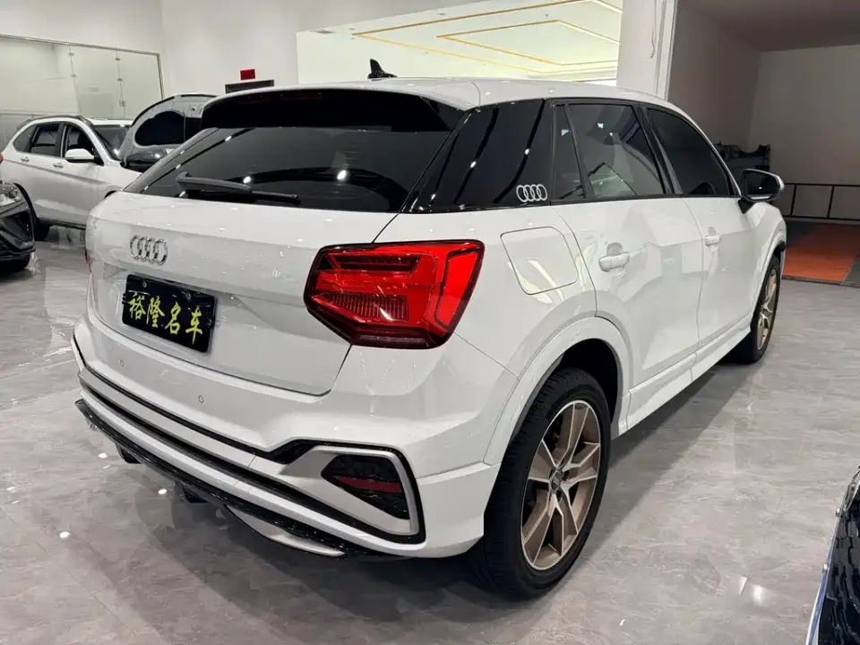 Audi Q2L