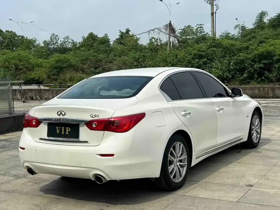 Infiniti Q50L