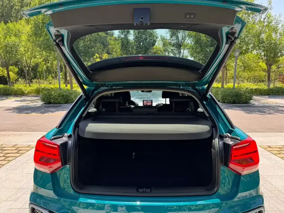 Audi Q2L