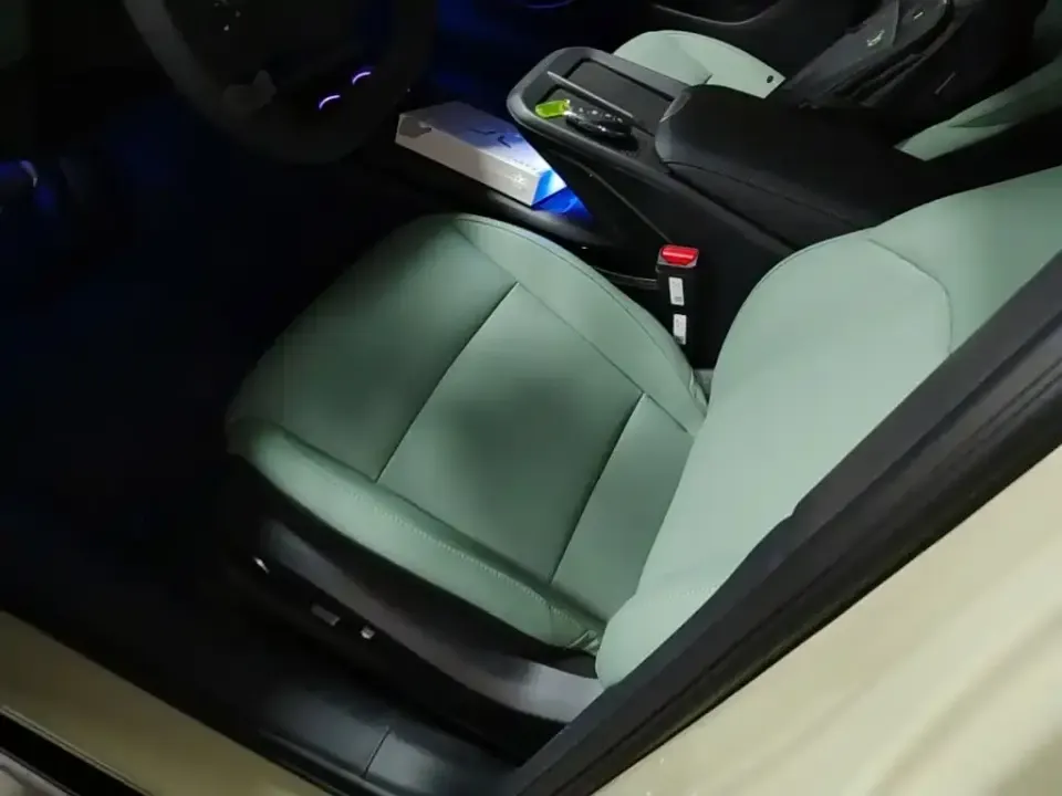 Hongqi Hongqi EH7