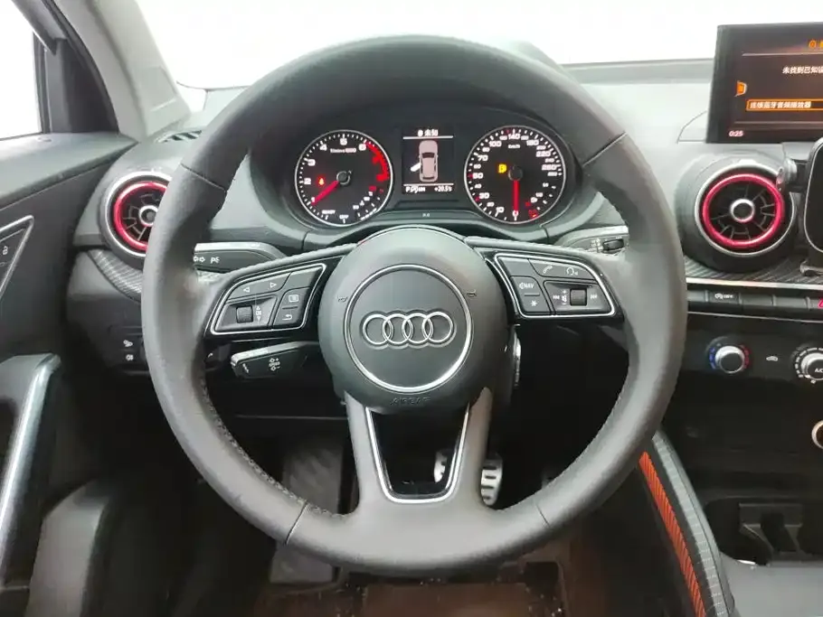 Audi Q2L