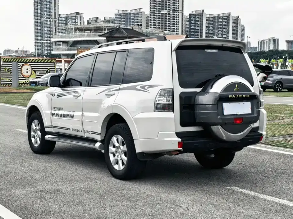 Mitsubishi Pajero (Import)