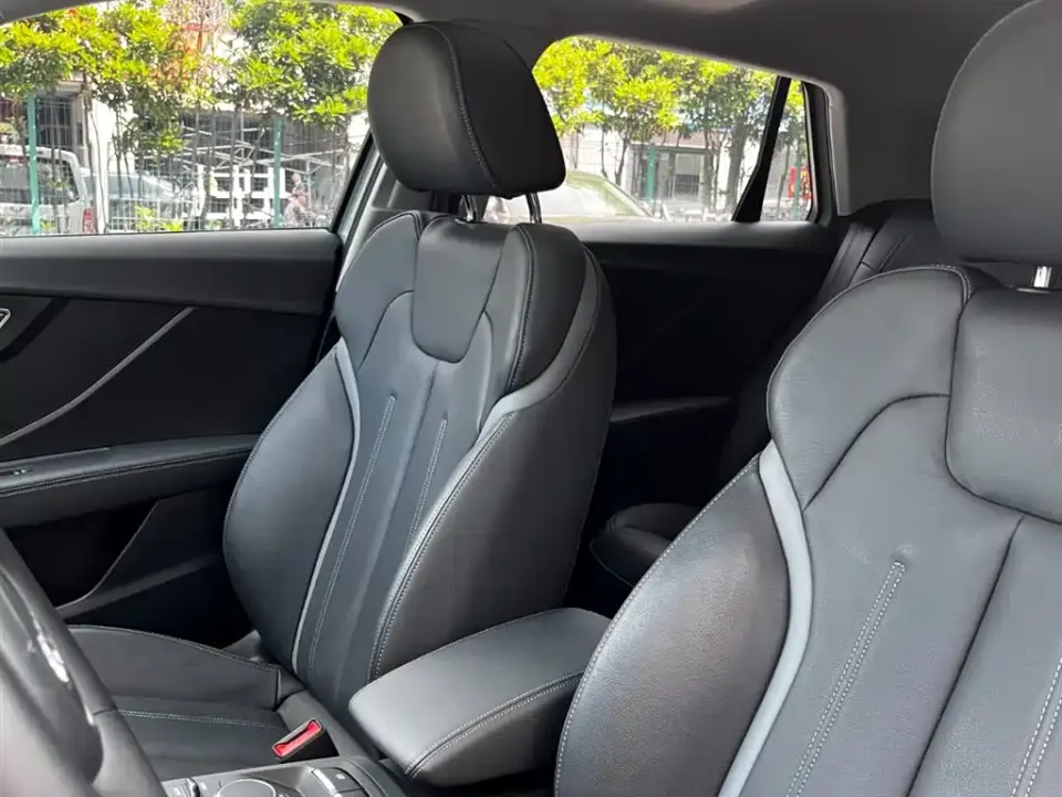 Audi Q2L
