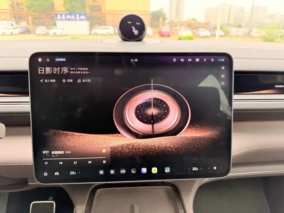 Nio ES8