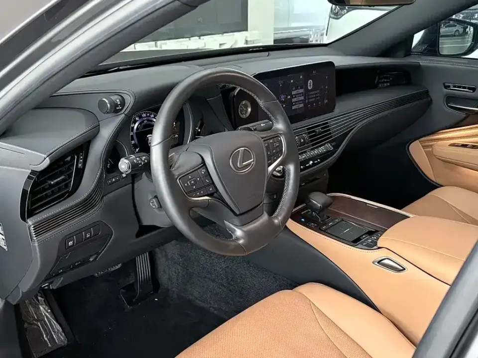 Lexus LS
