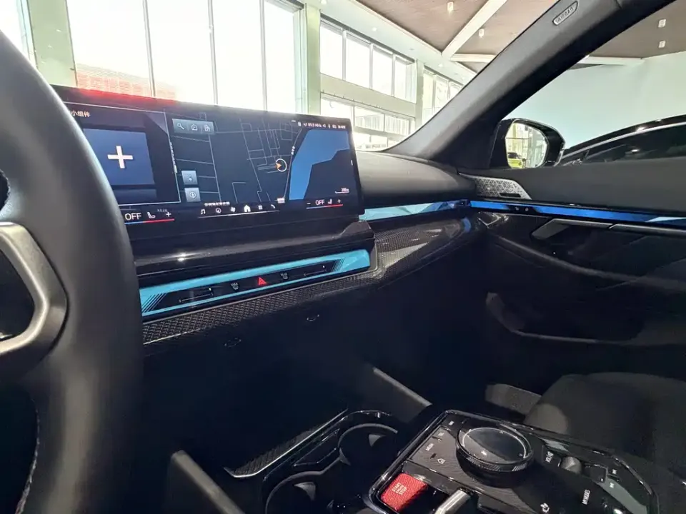 BMW i5 M60