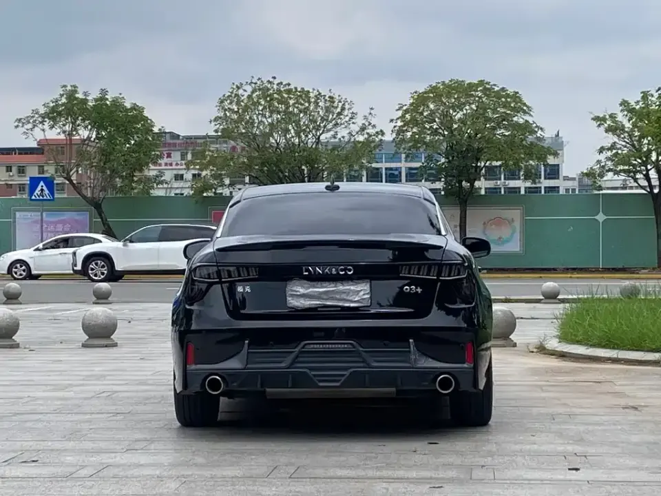 Lynk & Co 03