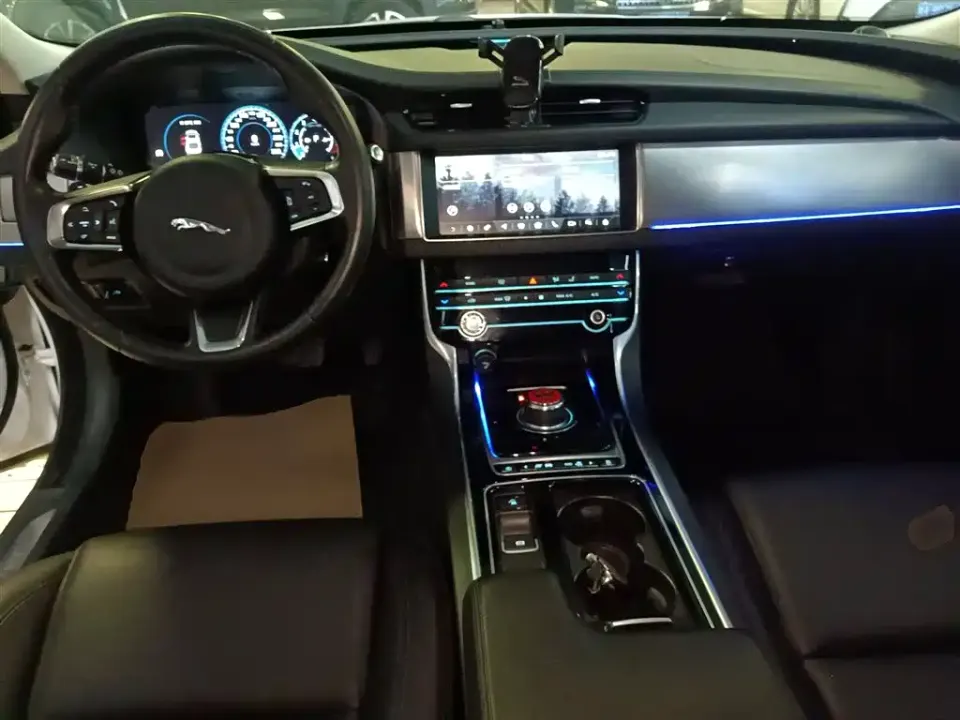 Jaguar XFL