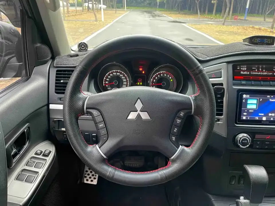 Mitsubishi Pajero (Import)