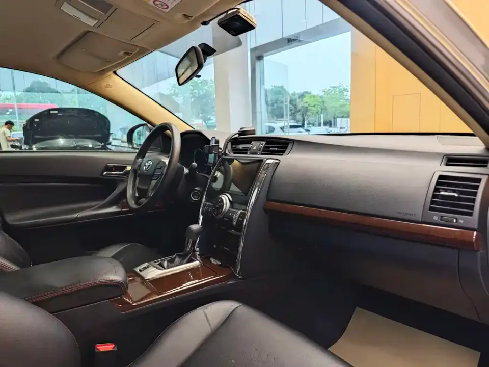 Toyota Reiz