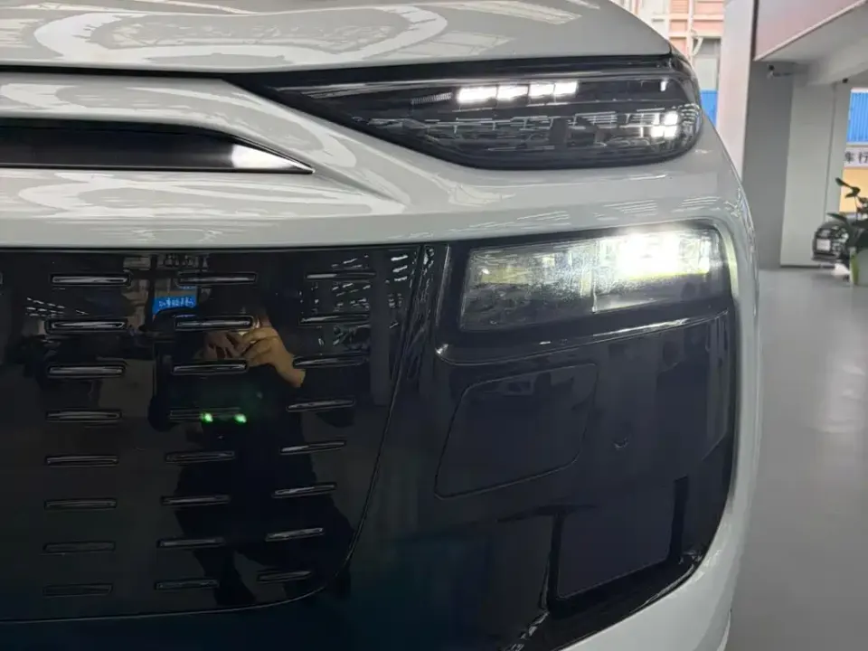 Audi Q6L e-tron