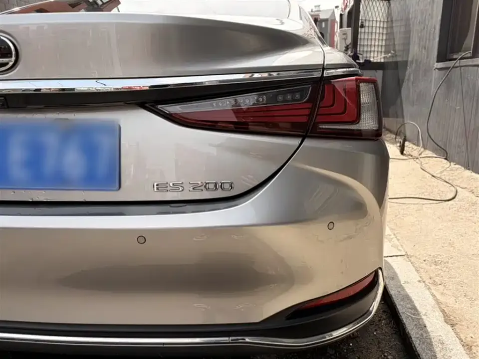 Lexus ES