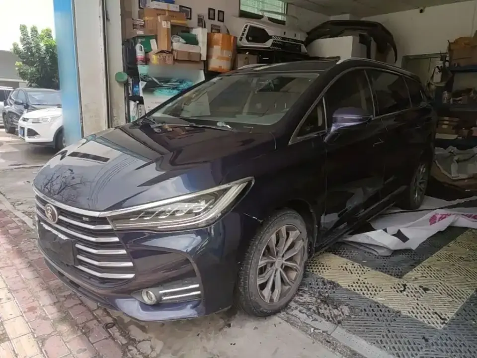 BYD MAX