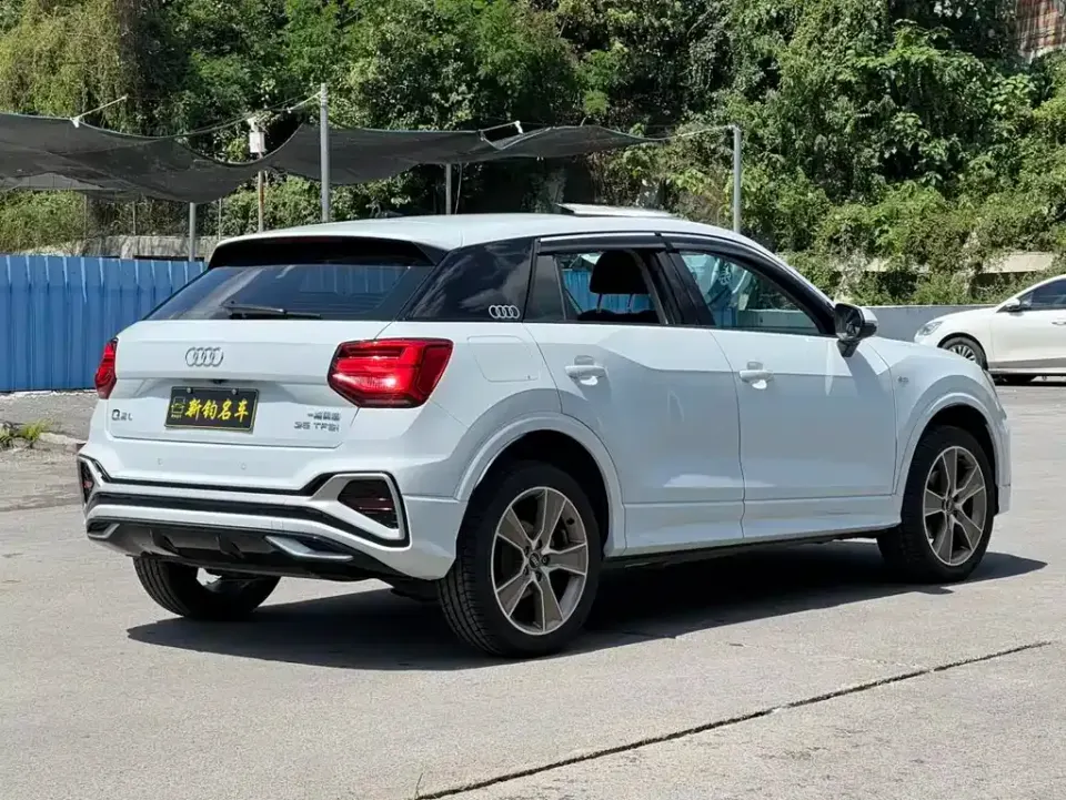 Audi Q2L