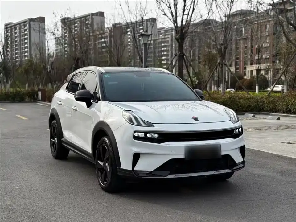 Lynk & Co 06