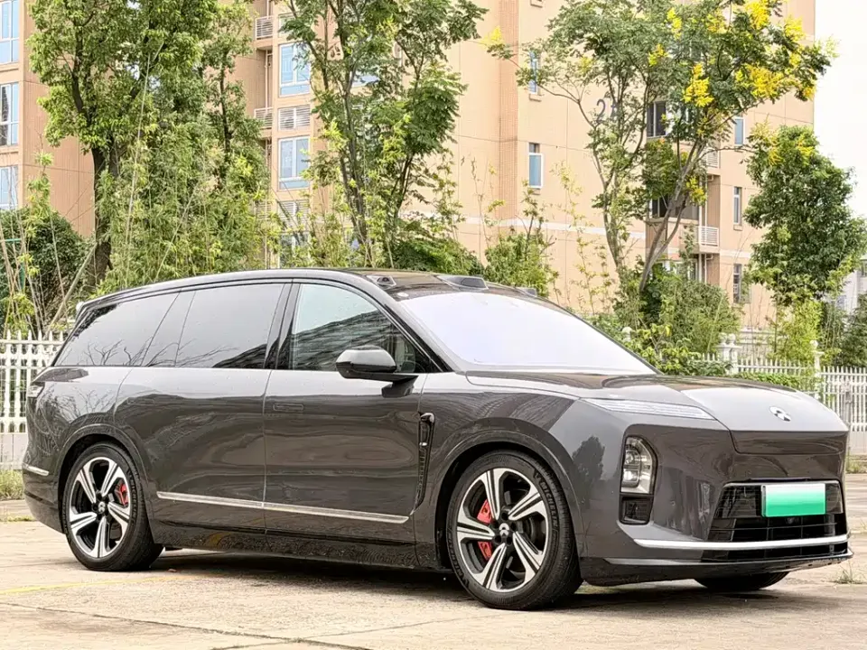 Nio ES8