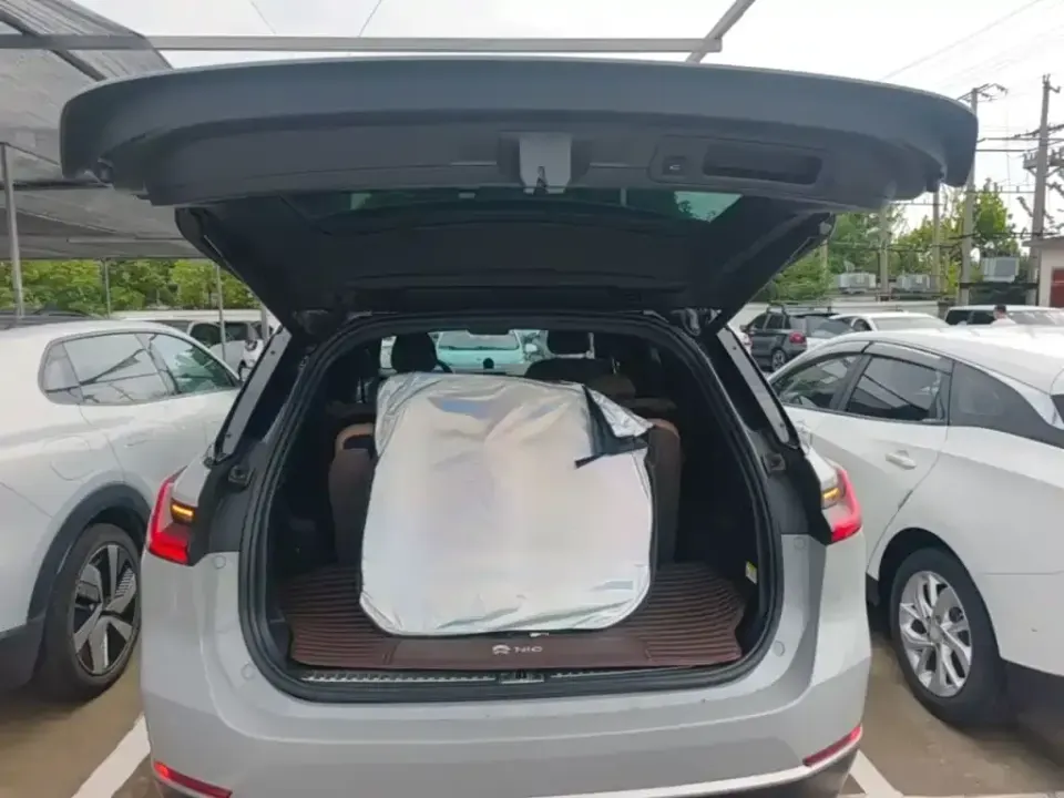 Nio ES8
