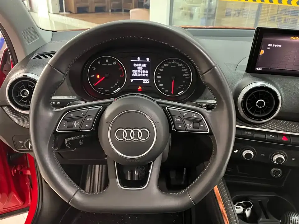 Audi Q2L