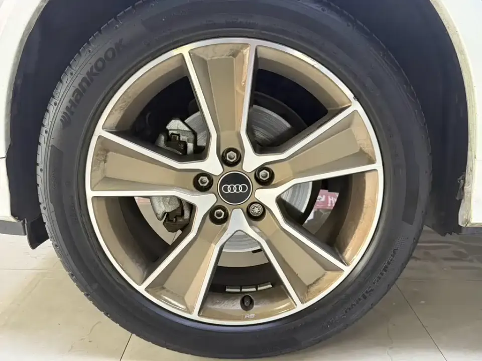 Audi Q2L
