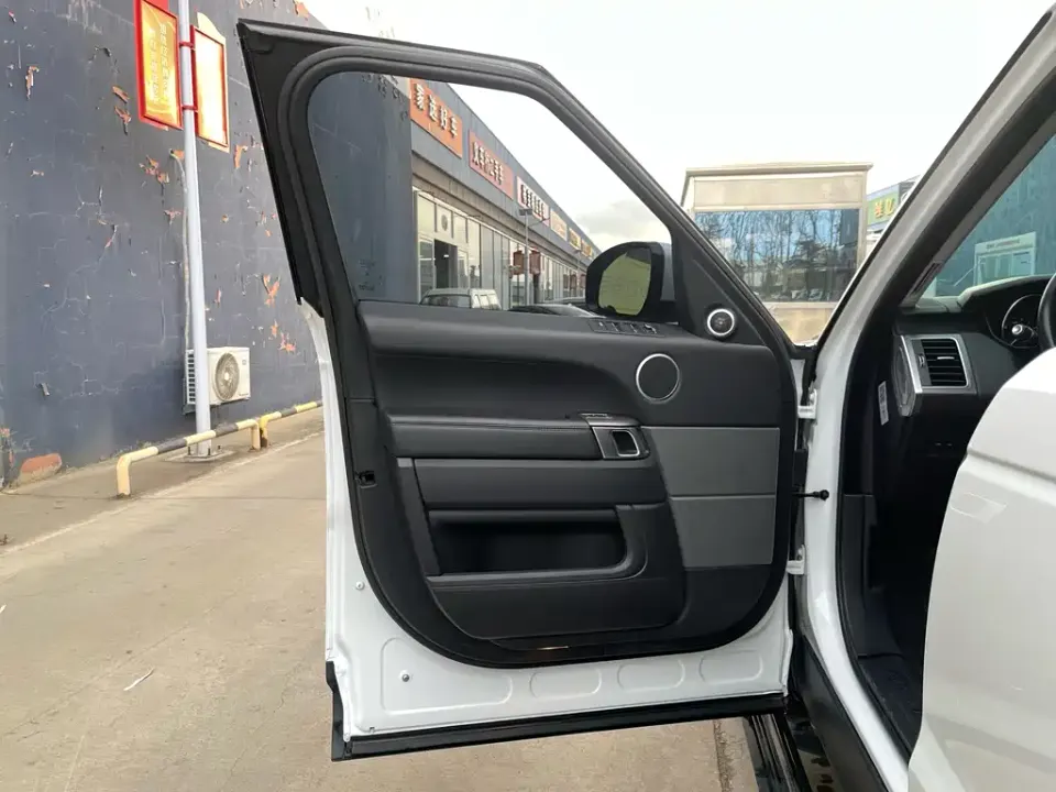 Land Rover Sport