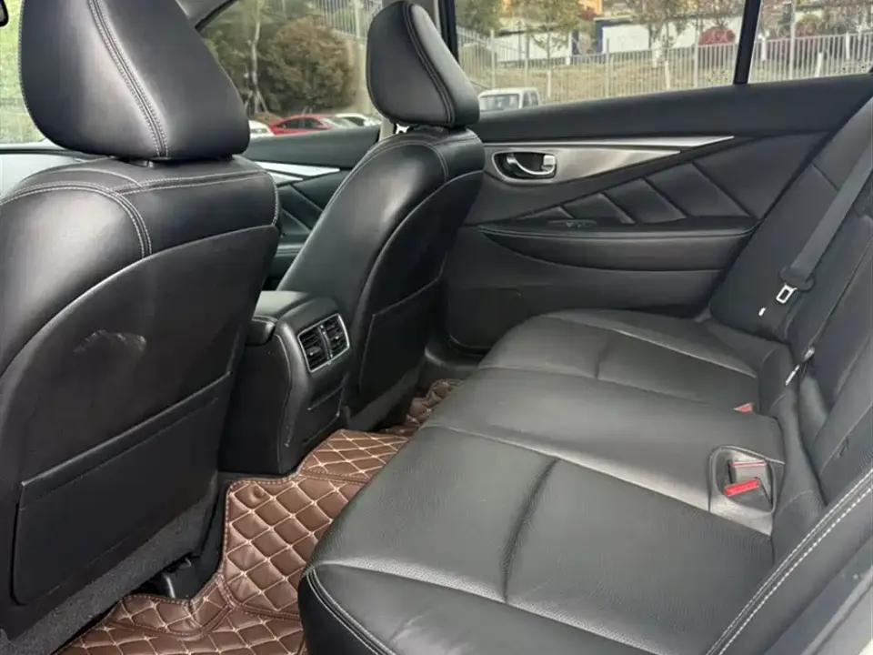 Infiniti Q50L