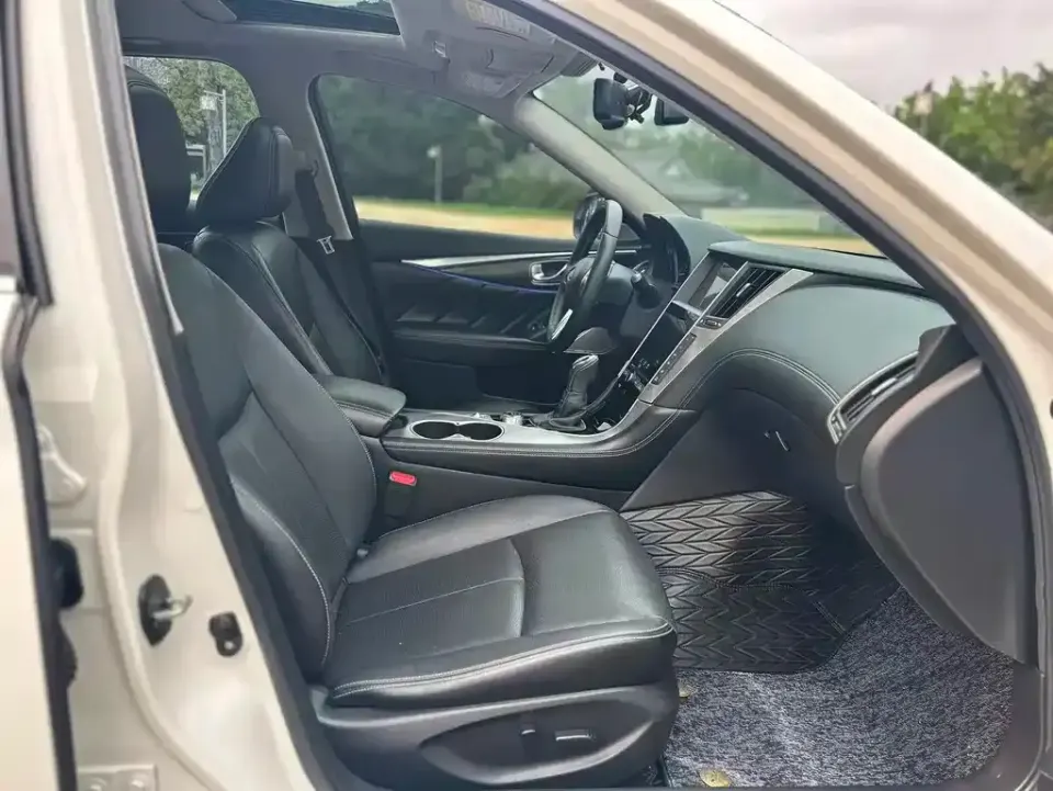 Infiniti Q50L