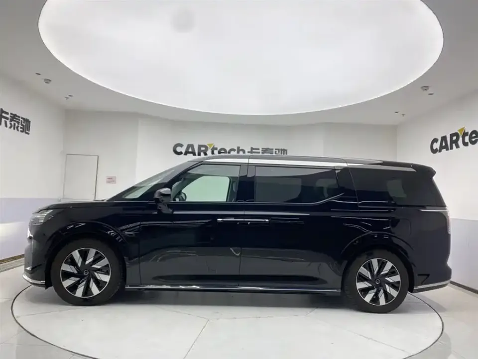 Volvo EM90