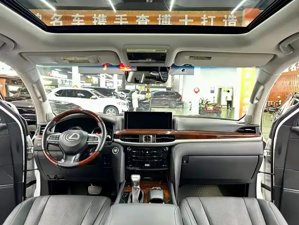 Lexus LX