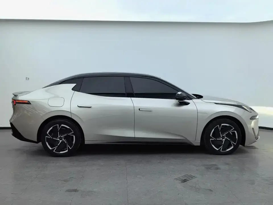 Lynk & Co 07 EM-P
