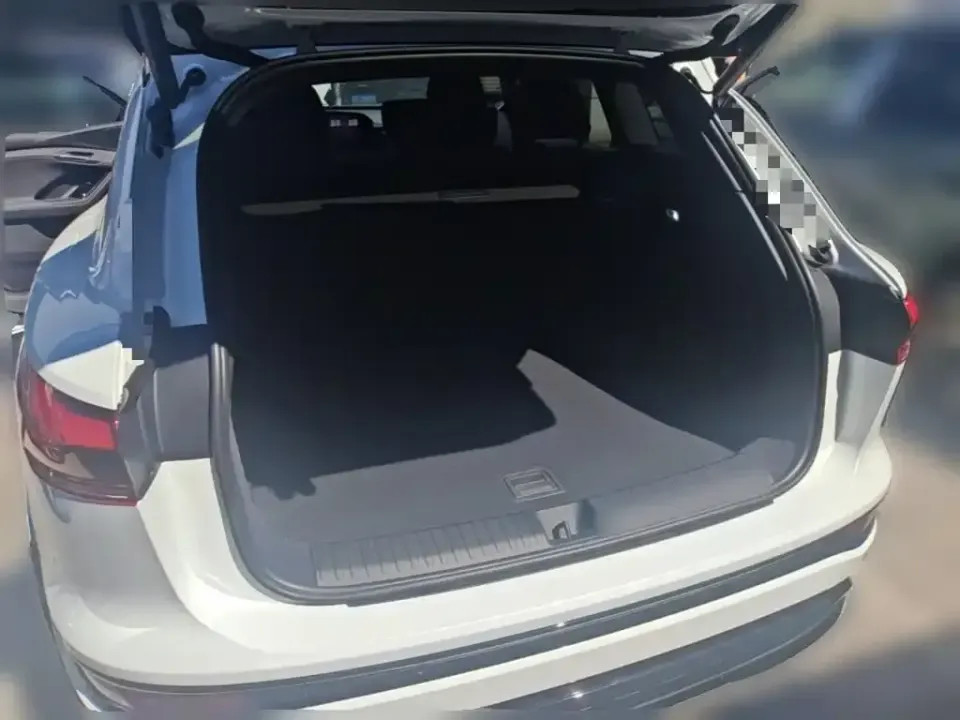 Audi Q6L e-tron