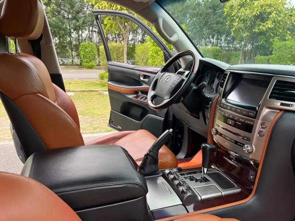 Lexus LX
