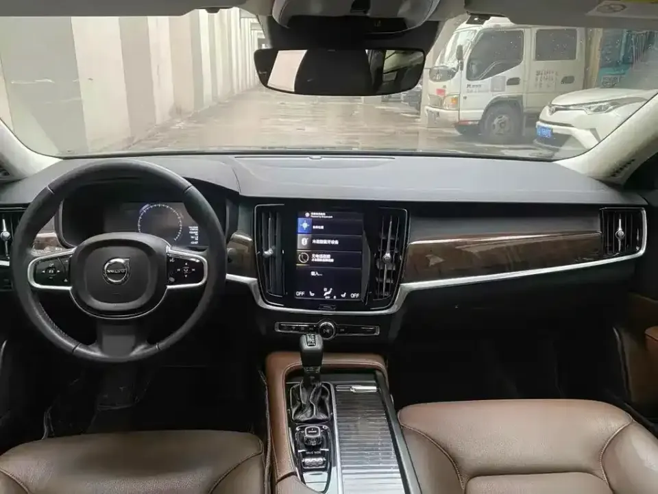 Volvo S90