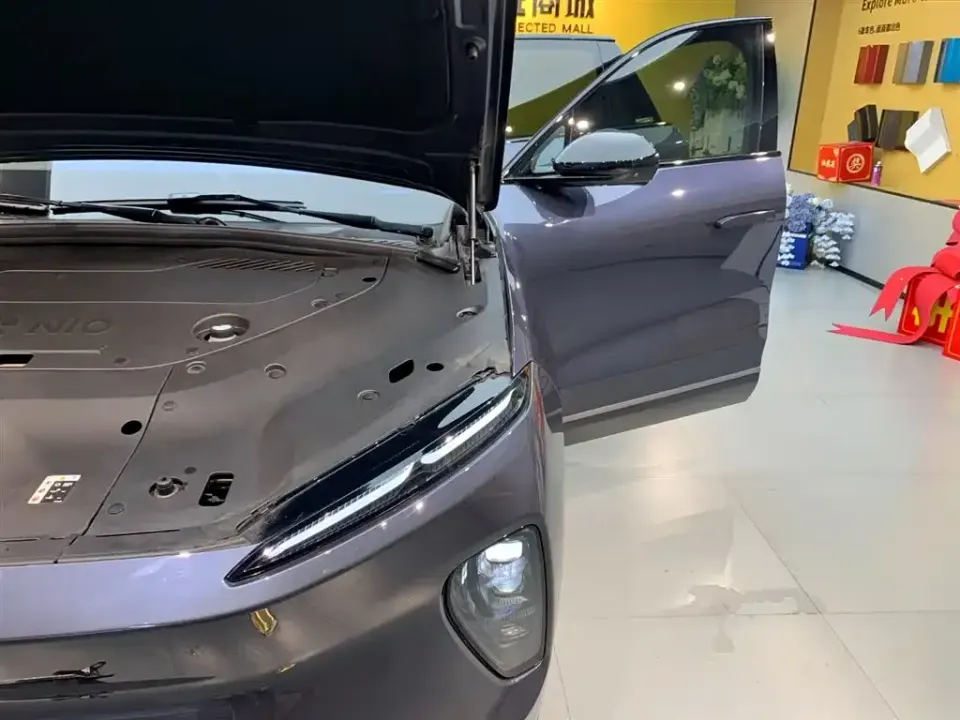 Nio ES8